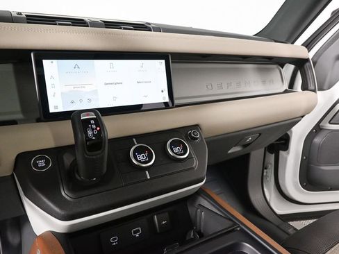 Used 2024 Land Rover Defender 110 X-Dynamic SE image 12