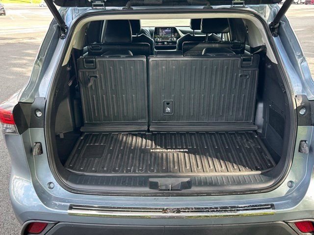 Used 2022 Toyota Highlander XLE AWD/4WD image 60