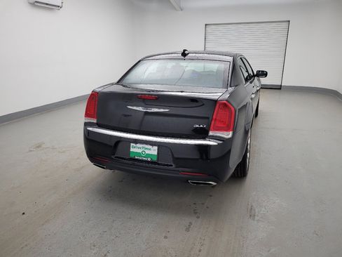 Used 2019 Chrysler 300 Limited image 7