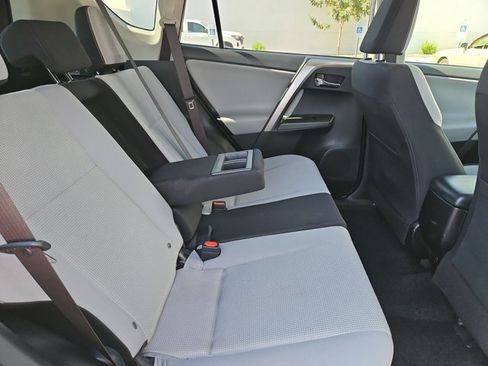 Used 2018 Toyota RAV4 XLE AWD/4WD image 26