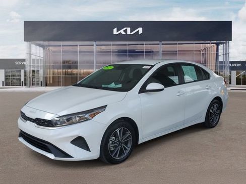 Certified 2023 Kia Forte LXS FWD image 3