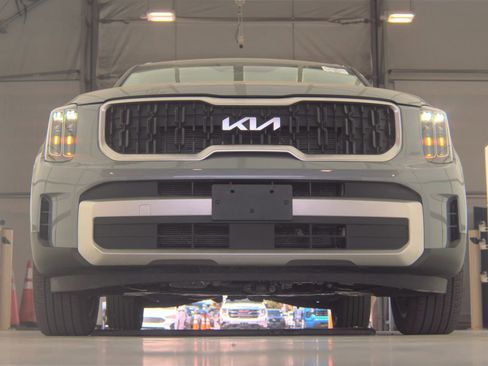 Used 2025 Kia Telluride S image 4