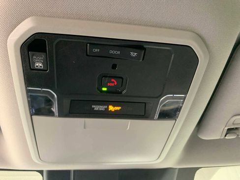 Used 2022 Toyota Tundra SR5 w/ SR5 Convenience Package image 6