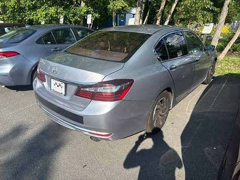 Used 2017 Honda Accord LX image 5