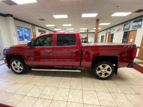 Used 2018 Chevrolet Silverado 1500 LT w/ Texas Edition image 2
