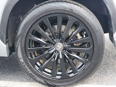 Certified 2025 Toyota Highlander XSE image 8