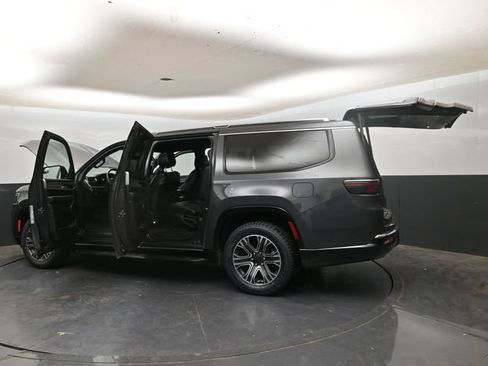 Used 2024 Jeep Wagoneer L Series II RWD image 26