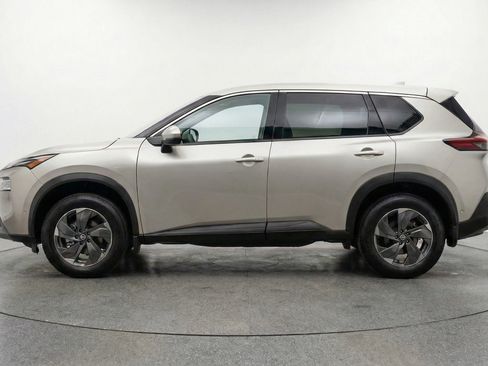 Used 2025 Nissan Rogue SV image 5