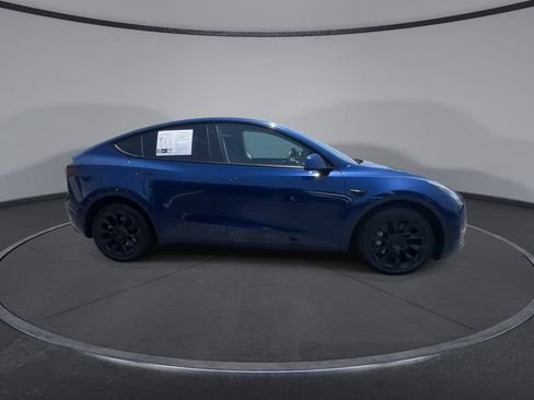 Used 2023 Tesla Model Y Long Range AWD/4WD image 2