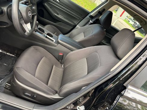 Used 2025 Nissan Altima 2.5 SV FWD image 35