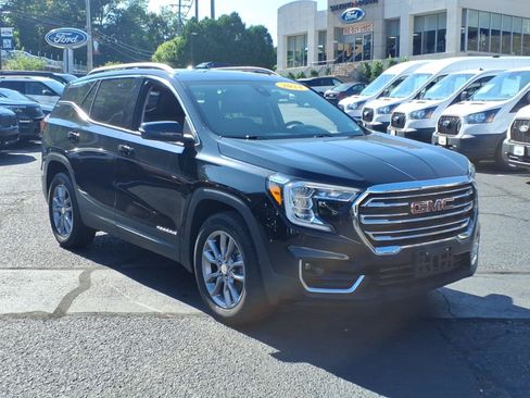 Used 2024 GMC Terrain SLT AWD/4WD image 3