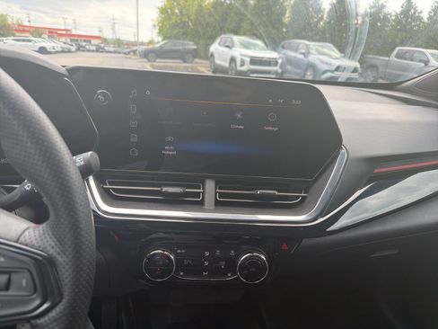 Used 2024 Chevrolet Trax RS w/ Driver Confidence Package image 11