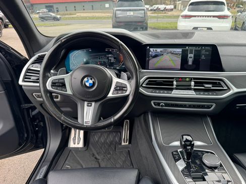 Used 2022 BMW X7 xDrive40i w/ M Sport Package image 17