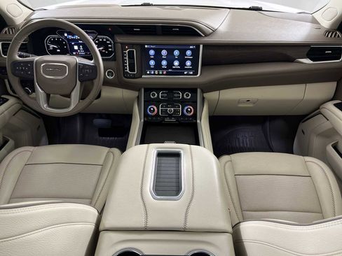 Used 2021 GMC Yukon Denali w/ Denali Premium Package RWD image 3