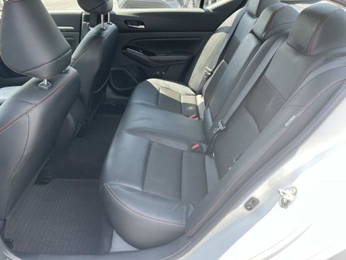 Used 2025 Nissan Altima 2.5 SR FWD image 12