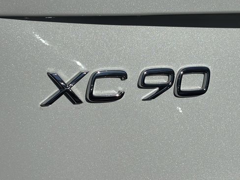 Used 2025 Volvo XC90 T8 Ultra image 9