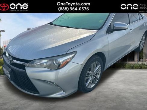 Used 2017 Toyota Camry SE image 1