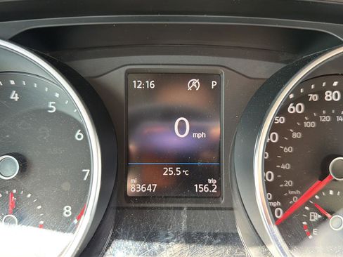 Used 2018 Volkswagen Tiguan SE w/ Panoramic Sunroof Package FWD image 3