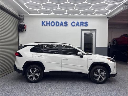 Used 2022 Toyota RAV4 SE w/ Weather & Moonroof Package AWD/4WD image 6