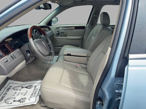 Used 2008 Lincoln Town Car Signature Limited RWD image 14