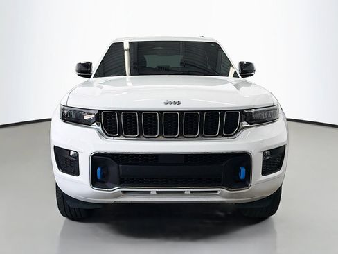 Used 2023 Jeep Grand Cherokee Overland w/ Luxury Tech Group IV AWD/4WD image 2