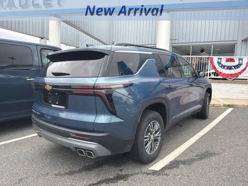Used 2025 Chevrolet Traverse LT AWD/4WD image 8