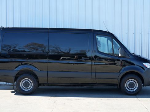 Used 2024 Mercedes-Benz Sprinter 2500 image 41