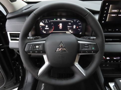 New 2026 Mitsubishi Outlander SE FWD image 14