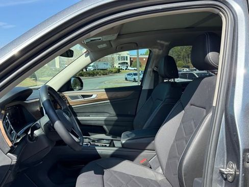 Used 2024 Volkswagen Atlas SE image 13
