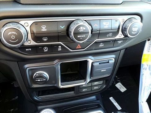 Used 2023 Jeep Wrangler Sport image 12