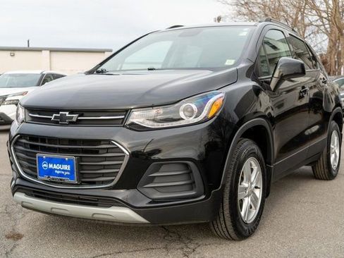 Used 2022 Chevrolet Trax LT w/ LT Convenience Package AWD/4WD image 2