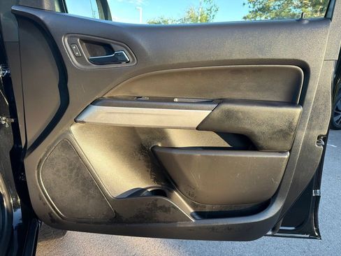 Used 2022 Chevrolet Colorado LT w/ Fleet Safety Package RWD image 9