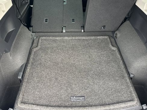 Used 2022 Volkswagen Tiguan SE w/ Panoramic Sunroof Package image 16