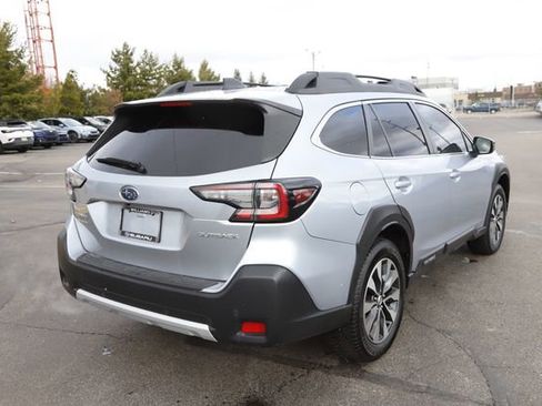 Used 2023 Subaru Outback Limited image 3