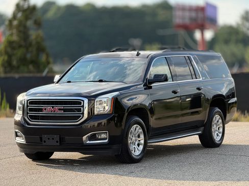 Used 2015 GMC Yukon XL SLT w/ Open Road Package AWD/4WD image 6