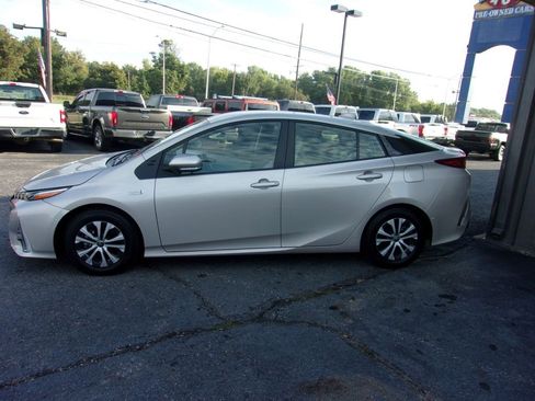 Used 2021 Toyota Prius Prime LE image 2