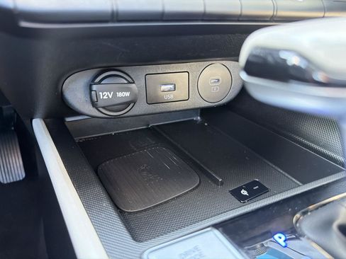Used 2025 Hyundai Elantra Limited FWD image 28