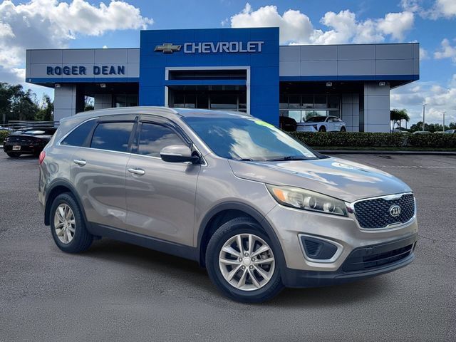 Used 2017 Kia Sorento FWD image 1