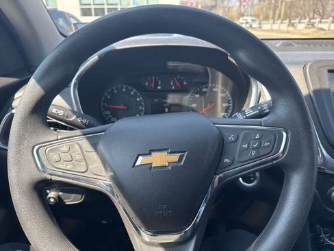 Used 2018 Chevrolet Equinox LT image 18
