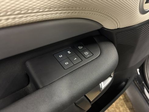 Certified 2024 Land Rover Discovery Dynamic SE image 12