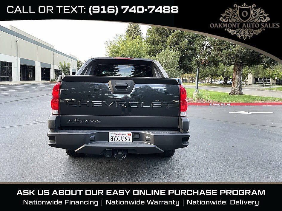 Used 2005 Chevrolet Avalanche Z71 w/ Preferred Equipment Group AWD/4WD image 8
