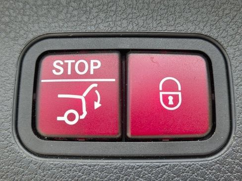 Used 2021 Mercedes-Benz GLB 250 4MATIC image 30