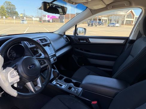 Used 2017 Subaru Outback 2.5i Premium image 10