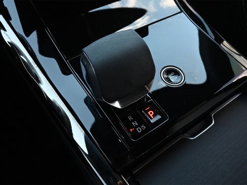 Used 2024 Land Rover Range Rover Sport SE image 14