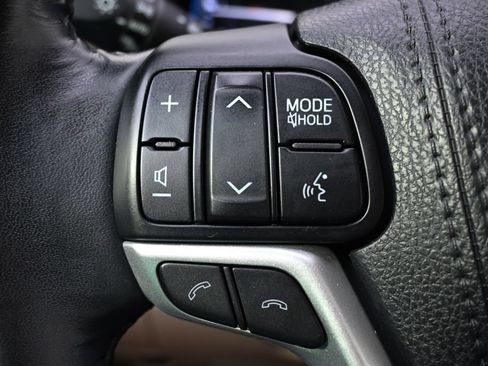 Used 2017 Toyota Highlander Limited AWD/4WD image 37