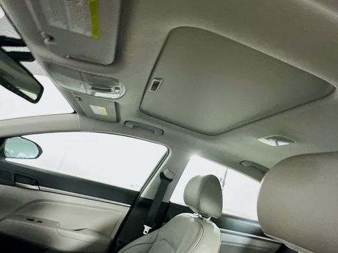 Used 2017 Hyundai Elantra Limited w/ Limited Tech Package 04 image 26