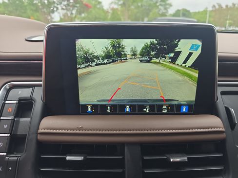 Used 2024 Chevrolet Suburban High Country AWD/4WD image 28