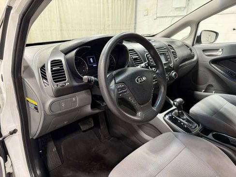 Used 2018 Kia Forte LX w/ LX Rear Camera Package FWD image 10