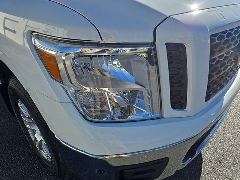 Used 2019 Nissan Titan SV w/ SV Convenience Package image 30