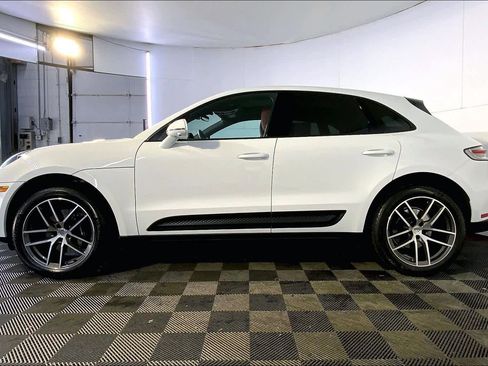 Used 2025 Porsche Macan image 2